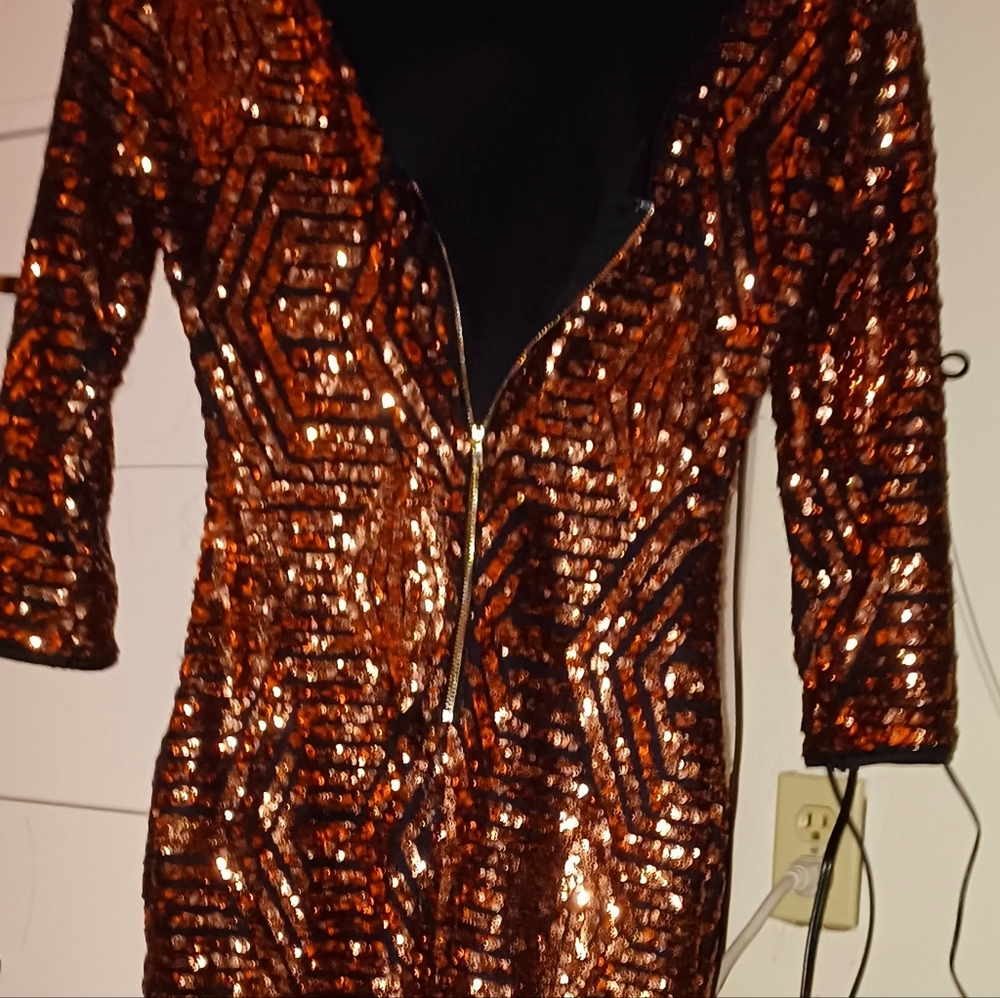 WINDSOR Sequin Gold & Black Dress - Picture 3 of 4